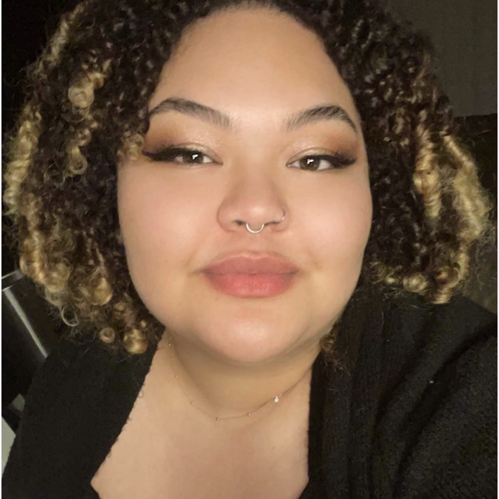 Meet your Posher, Alexis